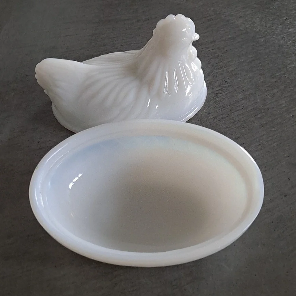 Vintage MCM Hazel Atlas White Milk Glass Covered Dish | Hen on Nest - Picture 7 of 9
